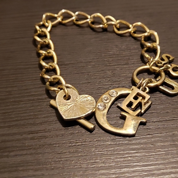 Gold guess braclet - Picture 2 of 2